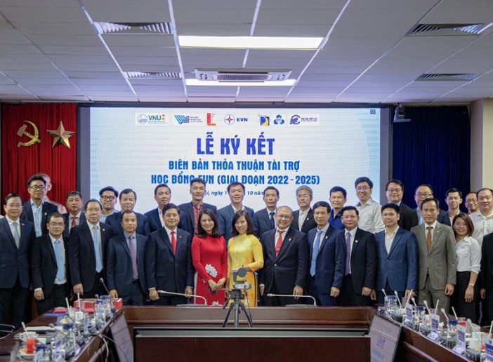 Tập đoàn Điện lực Việt Nam sẽ tài trợ 200 suất học bổng cho sinh viên ĐHQGHN
